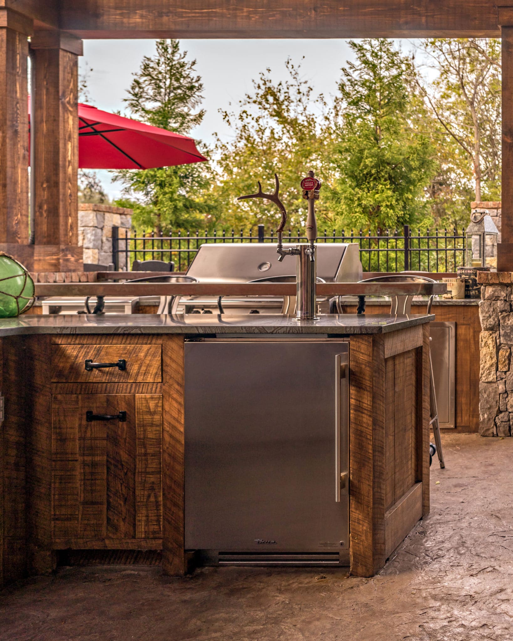 brentwood dd - Outdoor Wood Kitchen - undercounter Beverage Dispenser