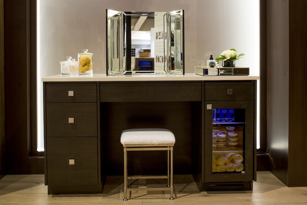 Spa and Makeup - vanity 4