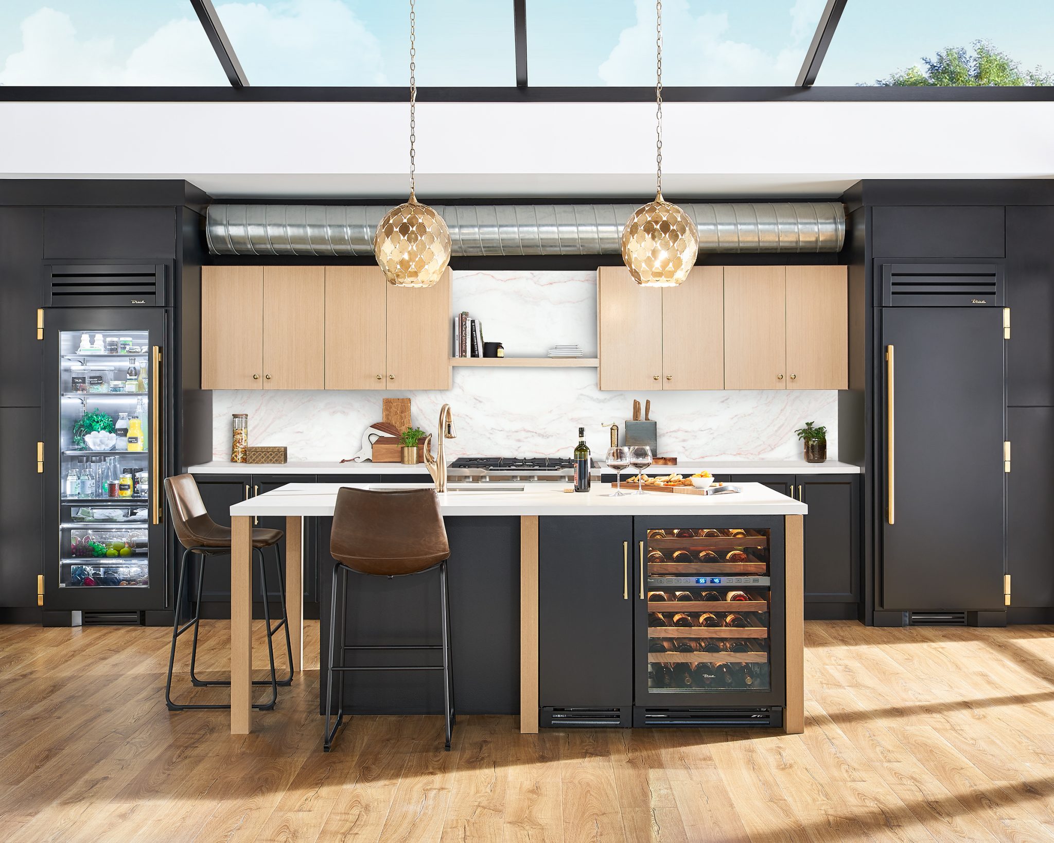 01_Greenhouse_Kitchen - kitchen with matte black true appliances