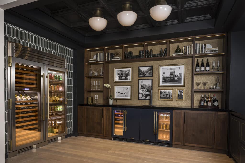 New York - Bar Room Display (TRUE-RES)